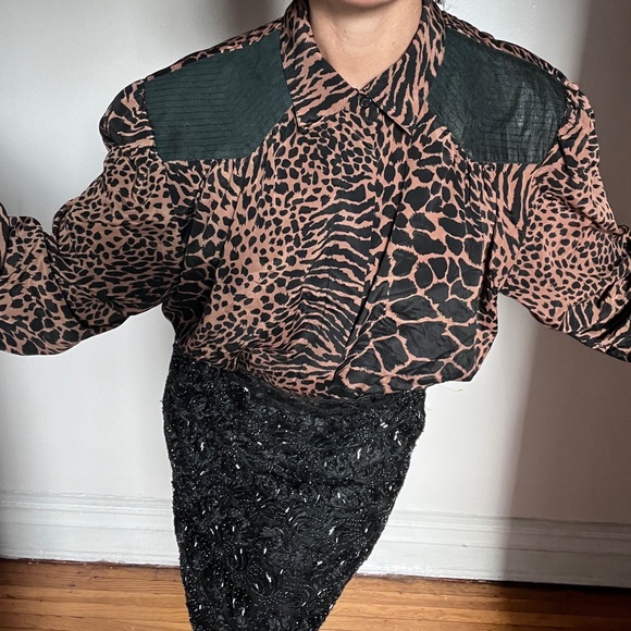 80s/90s Animal print black and brown long sleeve button up. Size 11/12 - Picture 2 of 7
